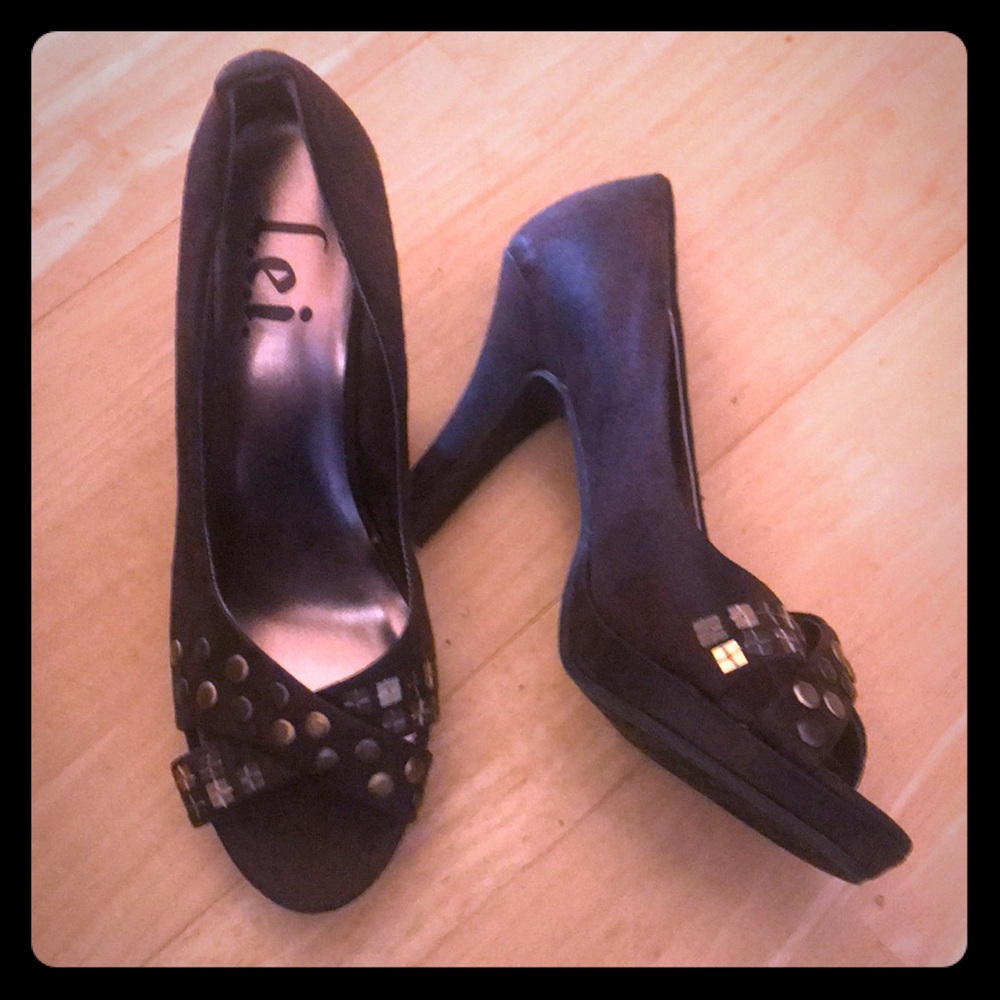 LEI cross cross peep toe pumps burnished brown 7